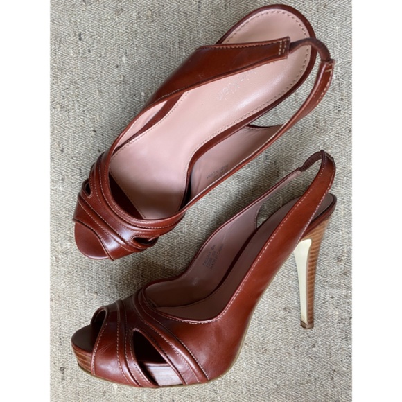 CALVIN KLEIN Heels Like New! - Picture 8 of 10